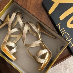 FIONI night | Gold shimmery heels